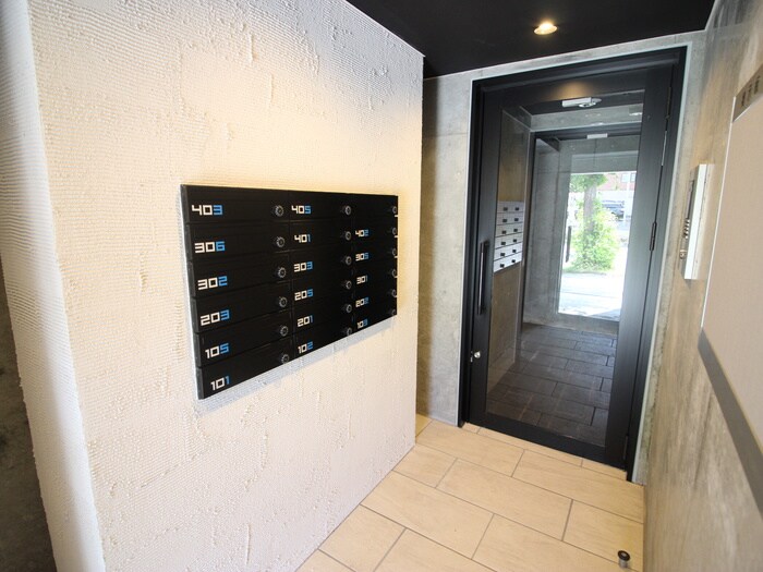 物件外観写真5　(エントランス部分)