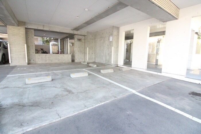 物件外観写真4　(駐車場)