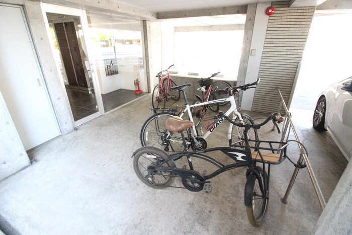 物件外観写真5　(駐輪場)
