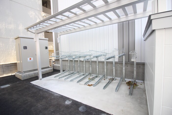 物件外観写真3　(駐輪場)