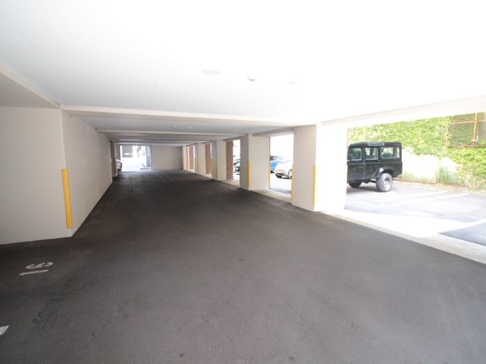 物件外観写真6　(駐車場)