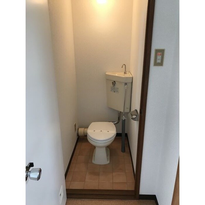 物件内観写真8　(トイレ)