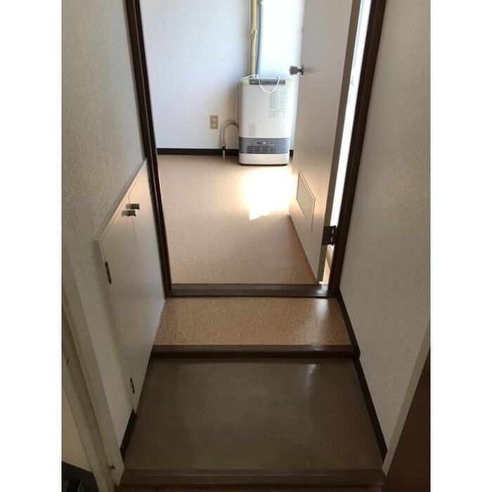 物件内観写真10　(玄関)