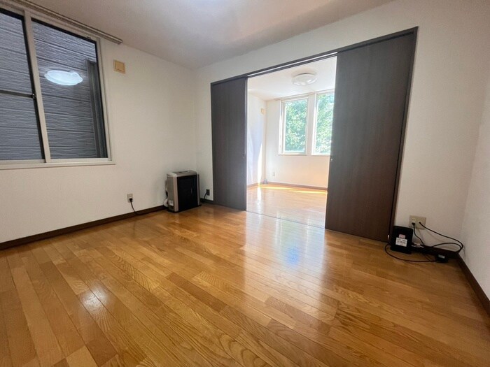 物件内観写真2　(居室)