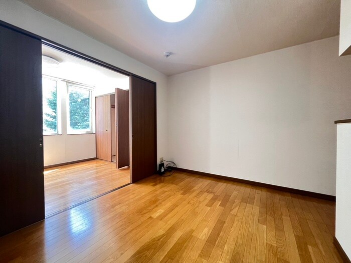 物件内観写真4　(居室)