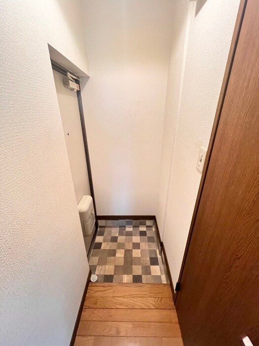 物件内観写真13　(玄関)