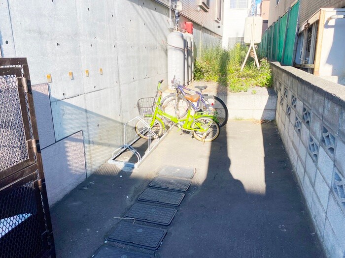 物件外観写真6　(駐輪場)