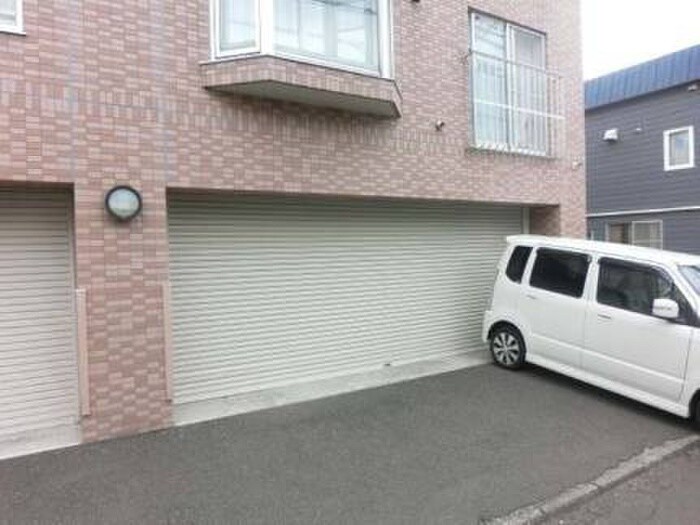 物件外観写真4　(駐車場)