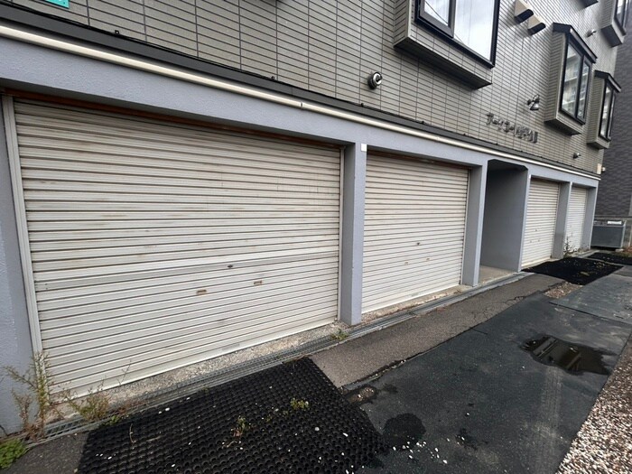 物件外観写真3　(駐車場)