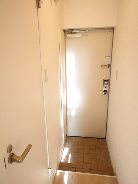 物件内観写真16　(玄関)