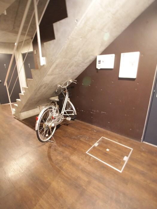 物件外観写真4　(エントランス部分)