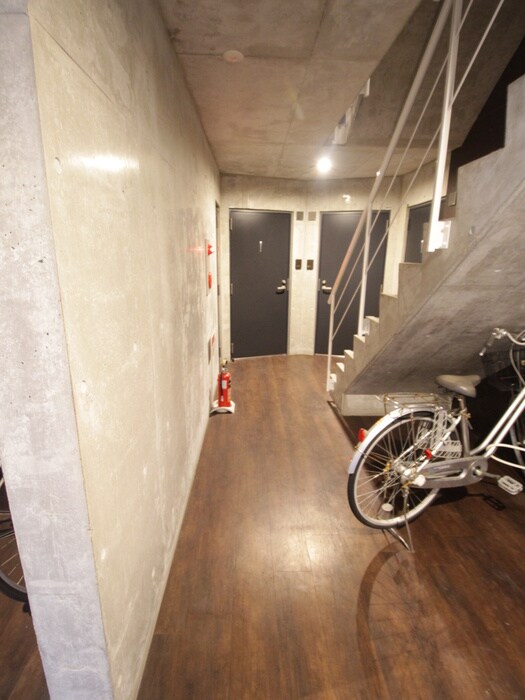 物件外観写真5　(エントランス部分)