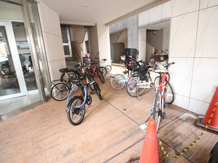 物件外観写真4　(駐輪場)
