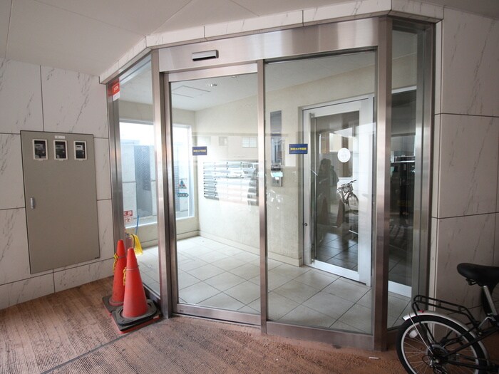 物件外観写真6　(エントランス部分)