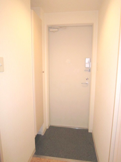物件内観写真13　(玄関)