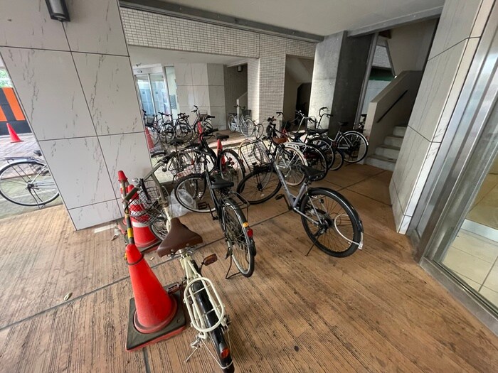 物件外観写真4　(駐輪場)