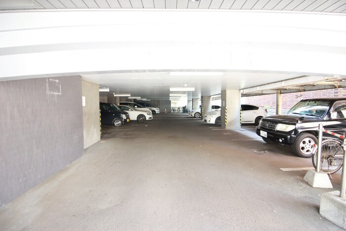 物件外観写真6　(駐車場)