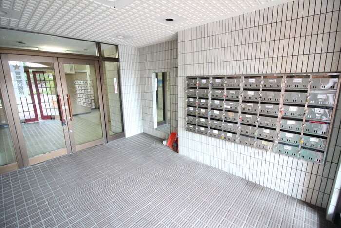 物件外観写真4　(エントランス部分)