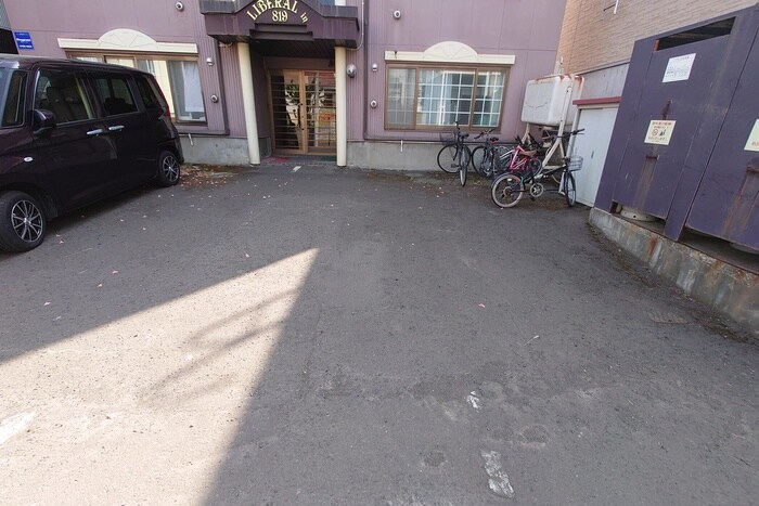 物件外観写真4　(駐車場)