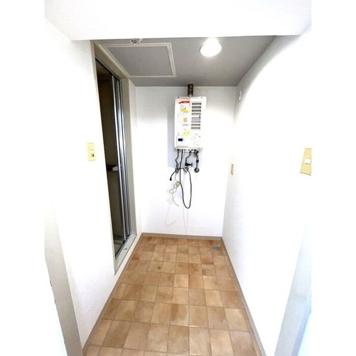 物件内観写真15　(洗濯機置場)