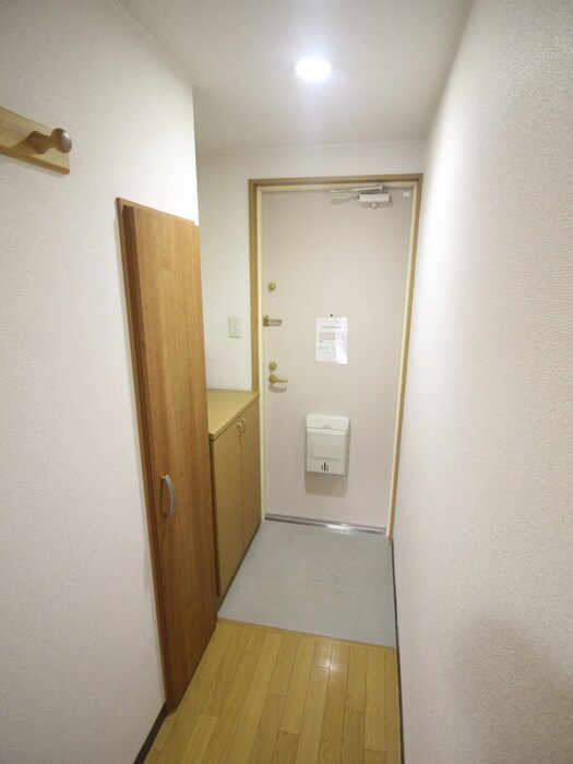 物件内観写真16　(玄関)