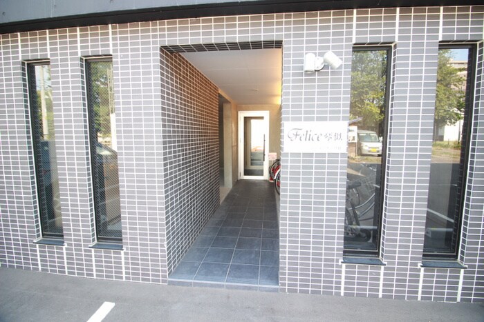 物件外観写真4　(エントランス部分)