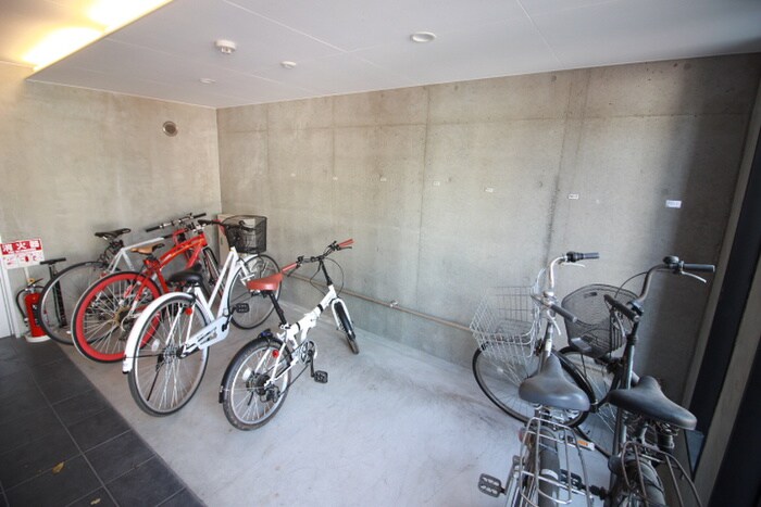 物件外観写真5　(駐輪場)