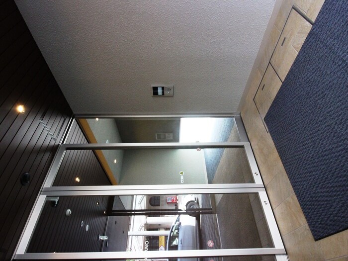 物件外観写真3　(エントランス部分)