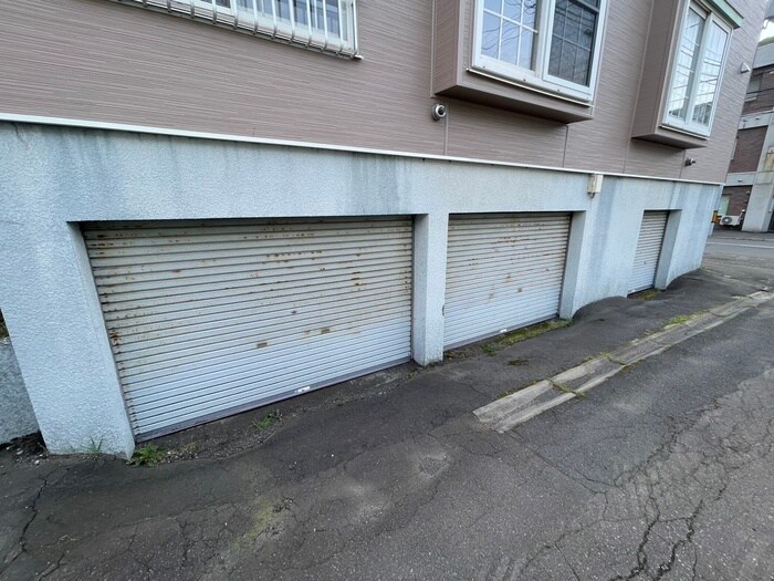 物件外観写真5　(駐車場)