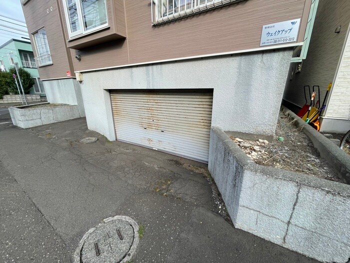 物件外観写真6　(駐車場)