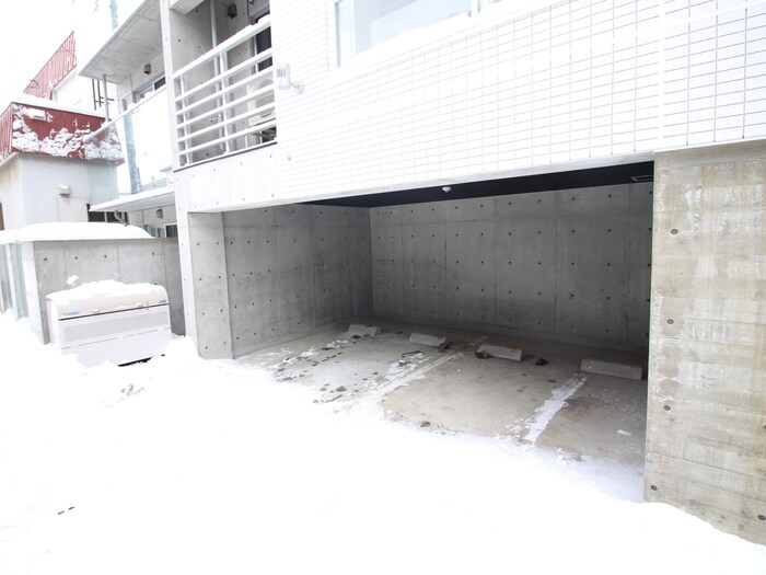 物件外観写真5　(駐車場)