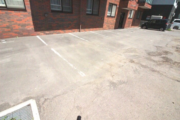 物件外観写真6　(駐車場)