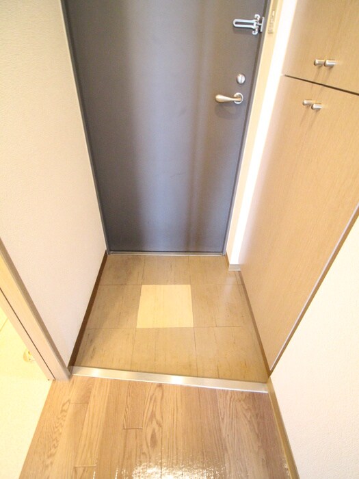 物件内観写真16　(玄関)