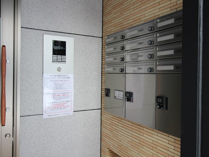 物件外観写真4　(エントランス部分)