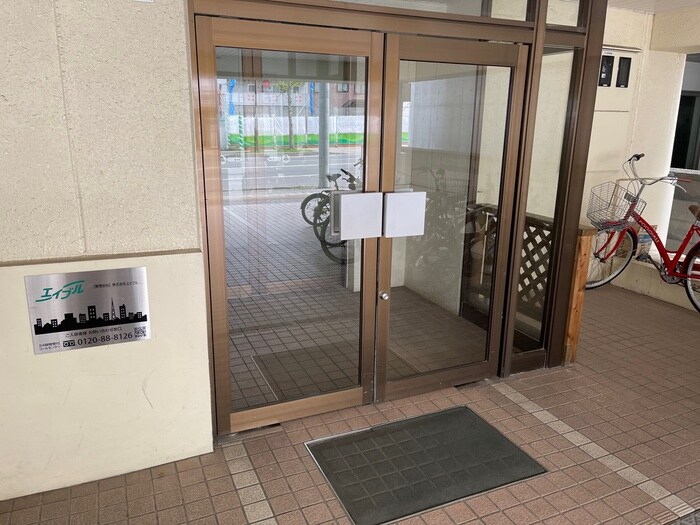 物件外観写真5　(エントランス部分)