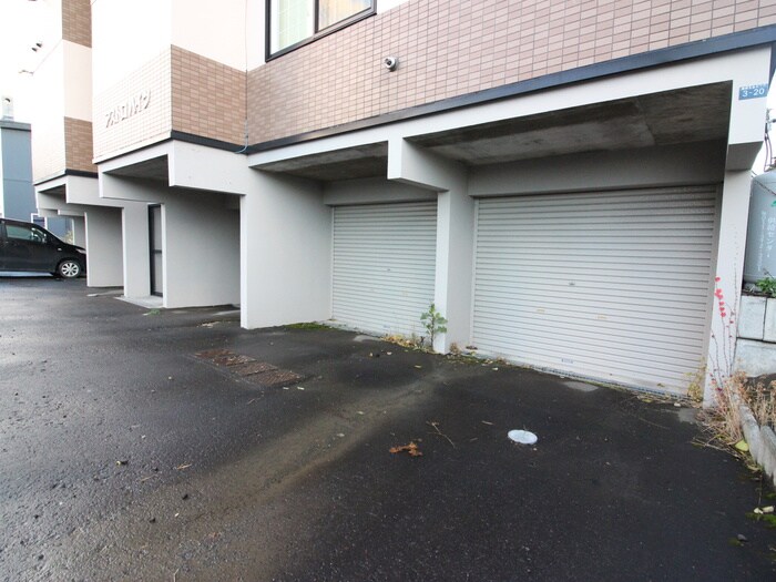 物件外観写真4　(駐車場)