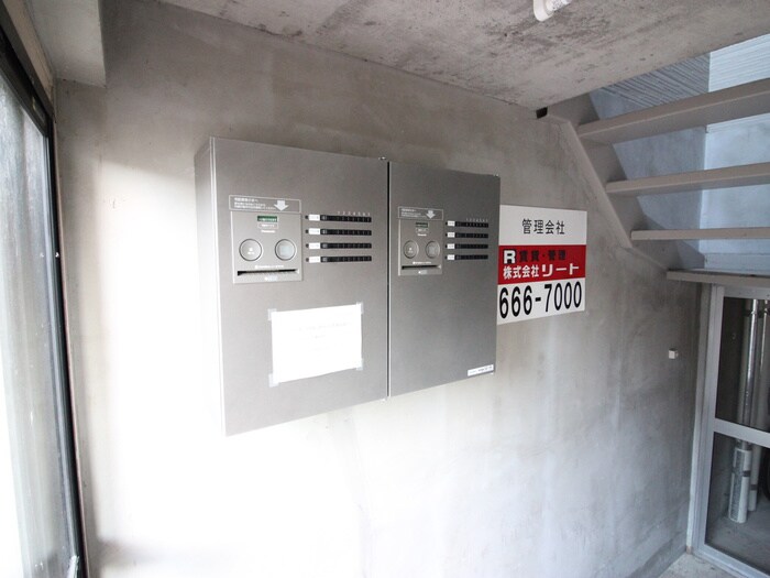 物件外観写真5　(エントランス部分)