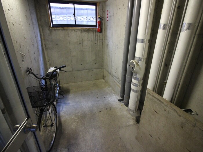 物件外観写真6　(駐輪場)