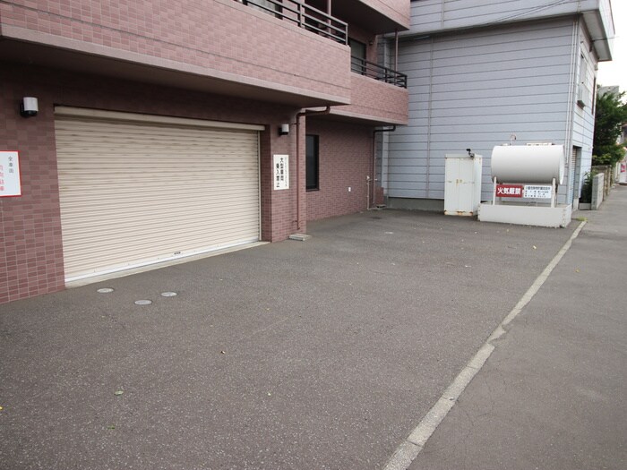 物件外観写真5　(駐車場)