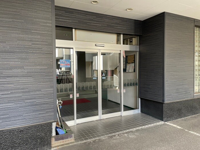 物件外観写真6　(エントランス部分)