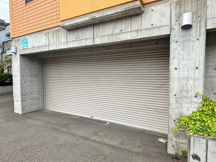 物件外観写真4　(駐車場)