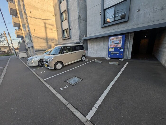 物件外観写真5　(駐車場)