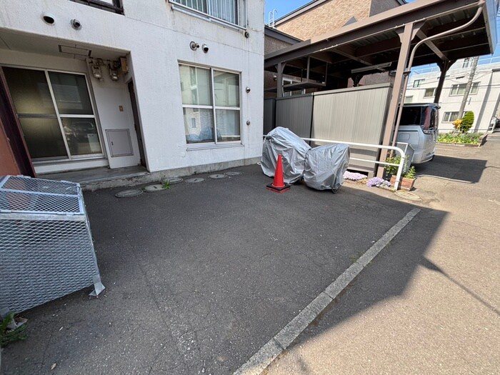 物件外観写真5　(駐車場)