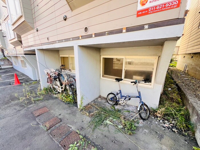 物件外観写真4　(駐輪場)