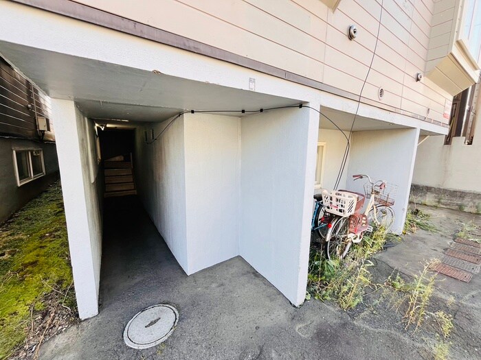 物件外観写真5　(エントランス部分)