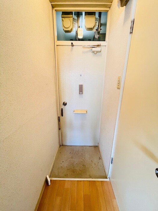 物件内観写真9　(玄関)