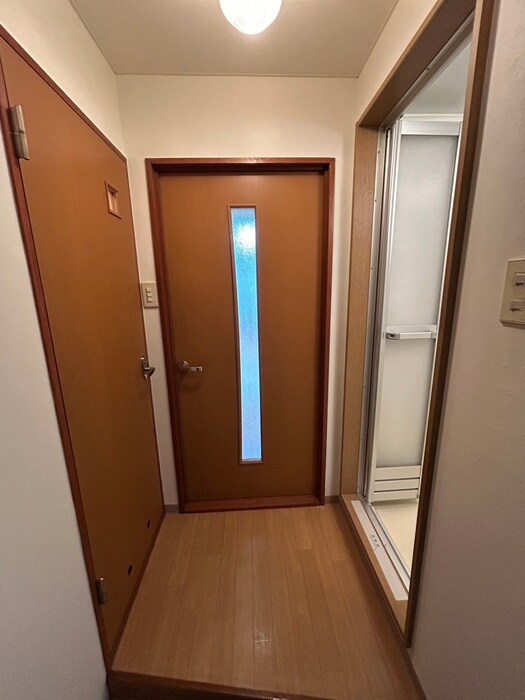 物件内観写真16　(玄関)