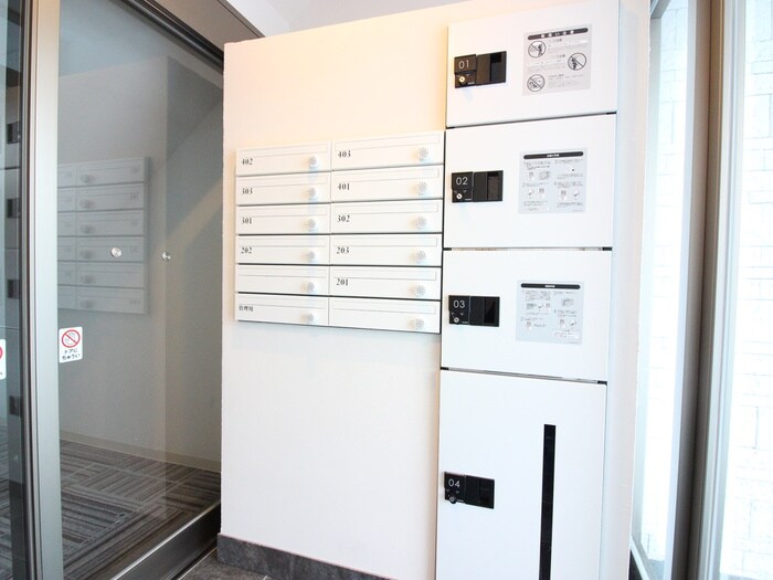 物件外観写真3　(エントランス部分)