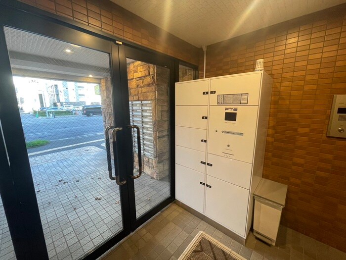 物件外観写真4　(エントランス部分)