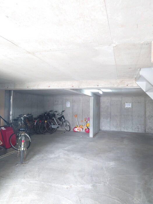 物件外観写真6　(駐車場)